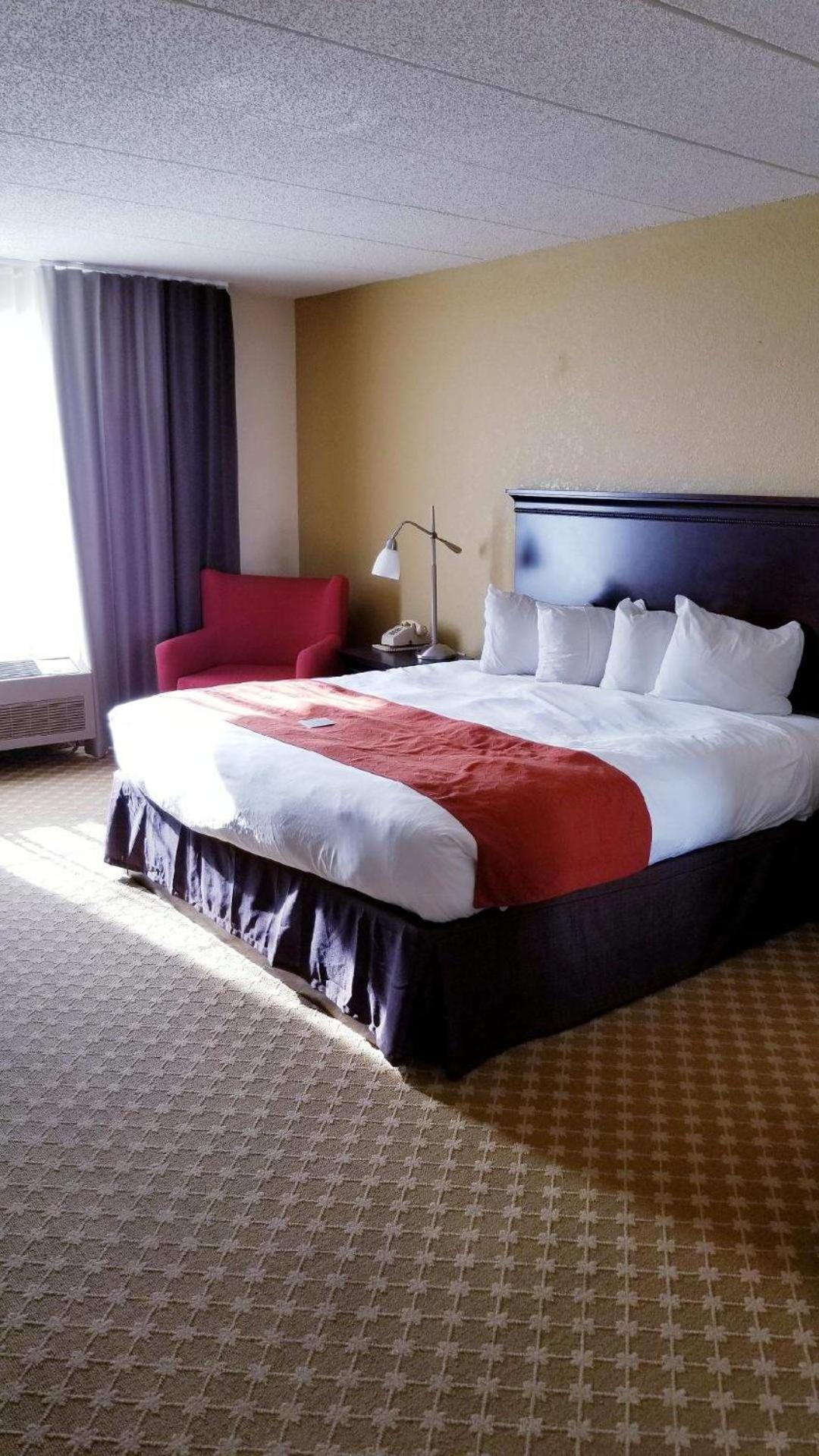 Quality Inn & Suites Alexandria Exteriér fotografie