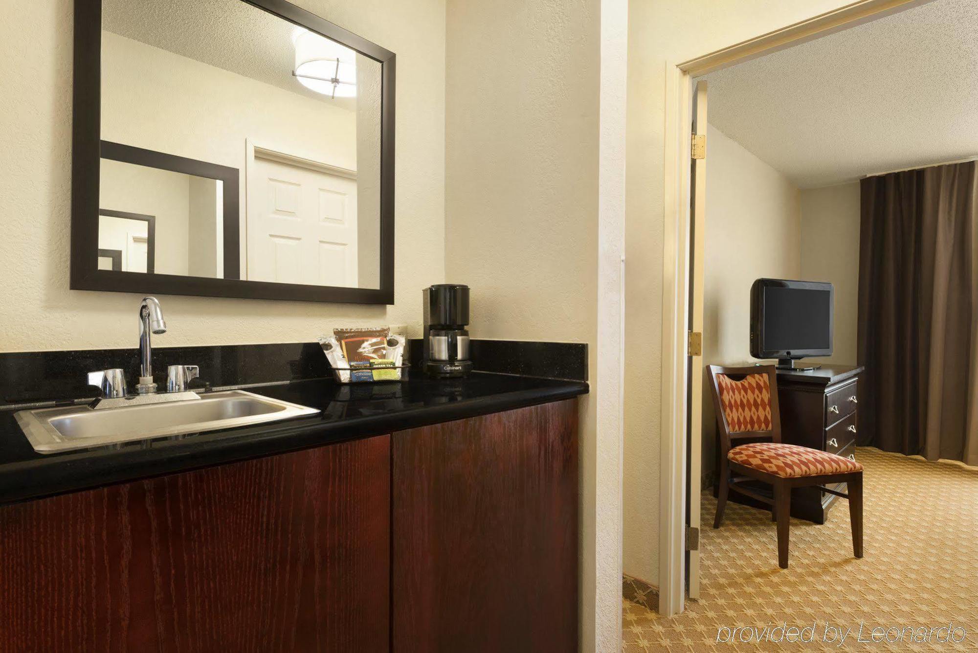 Quality Inn & Suites Alexandria Exteriér fotografie