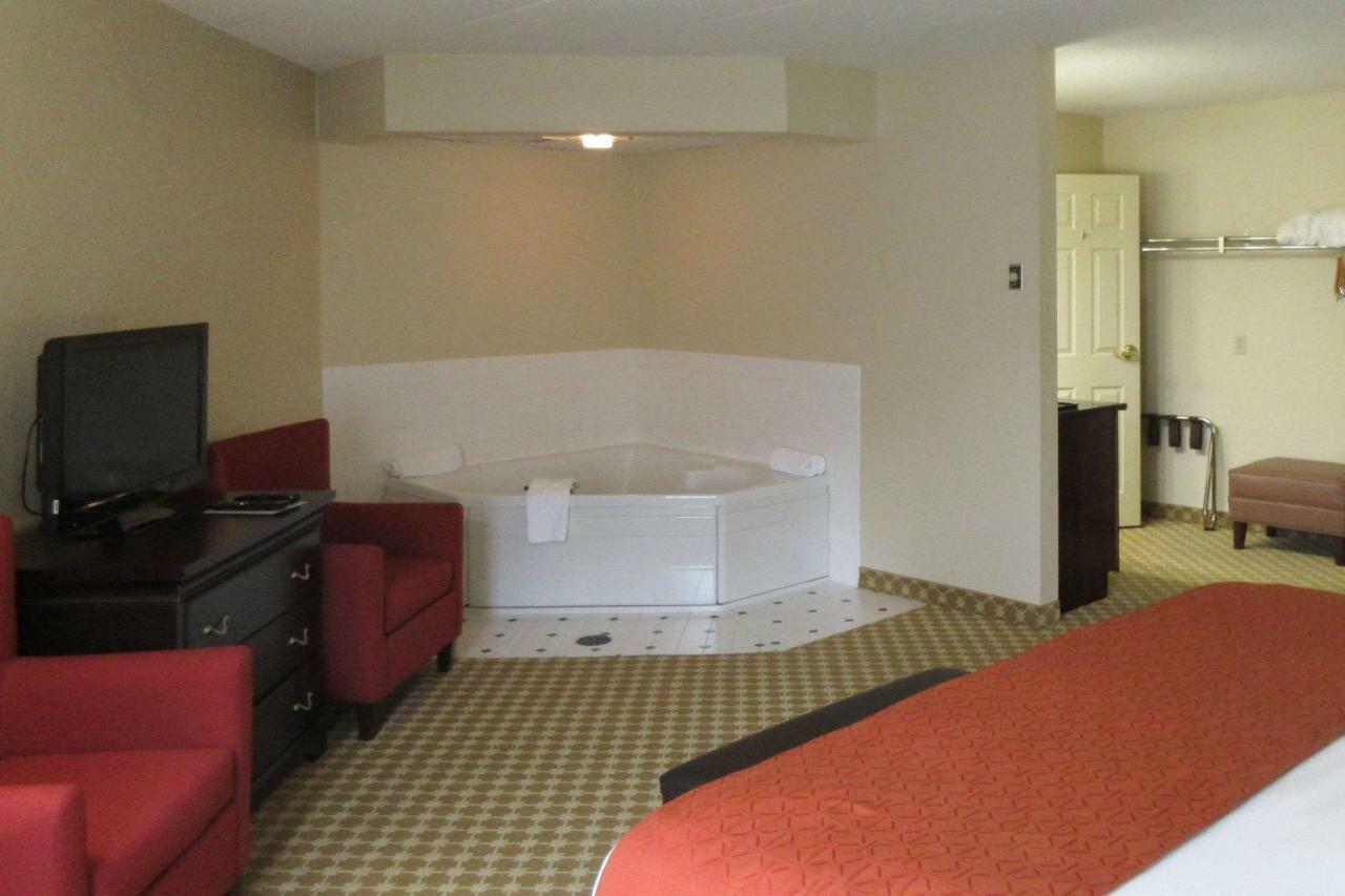 Quality Inn & Suites Alexandria Exteriér fotografie