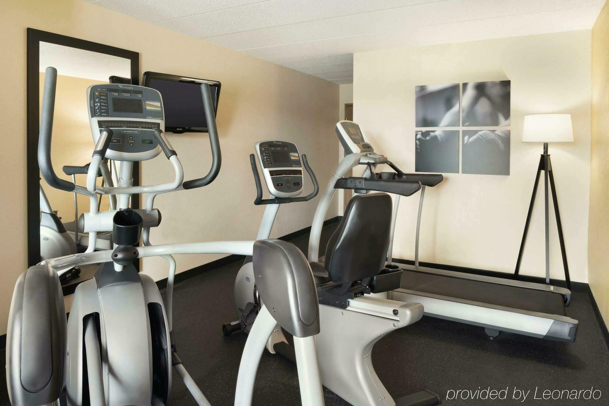 Quality Inn & Suites Alexandria Exteriér fotografie