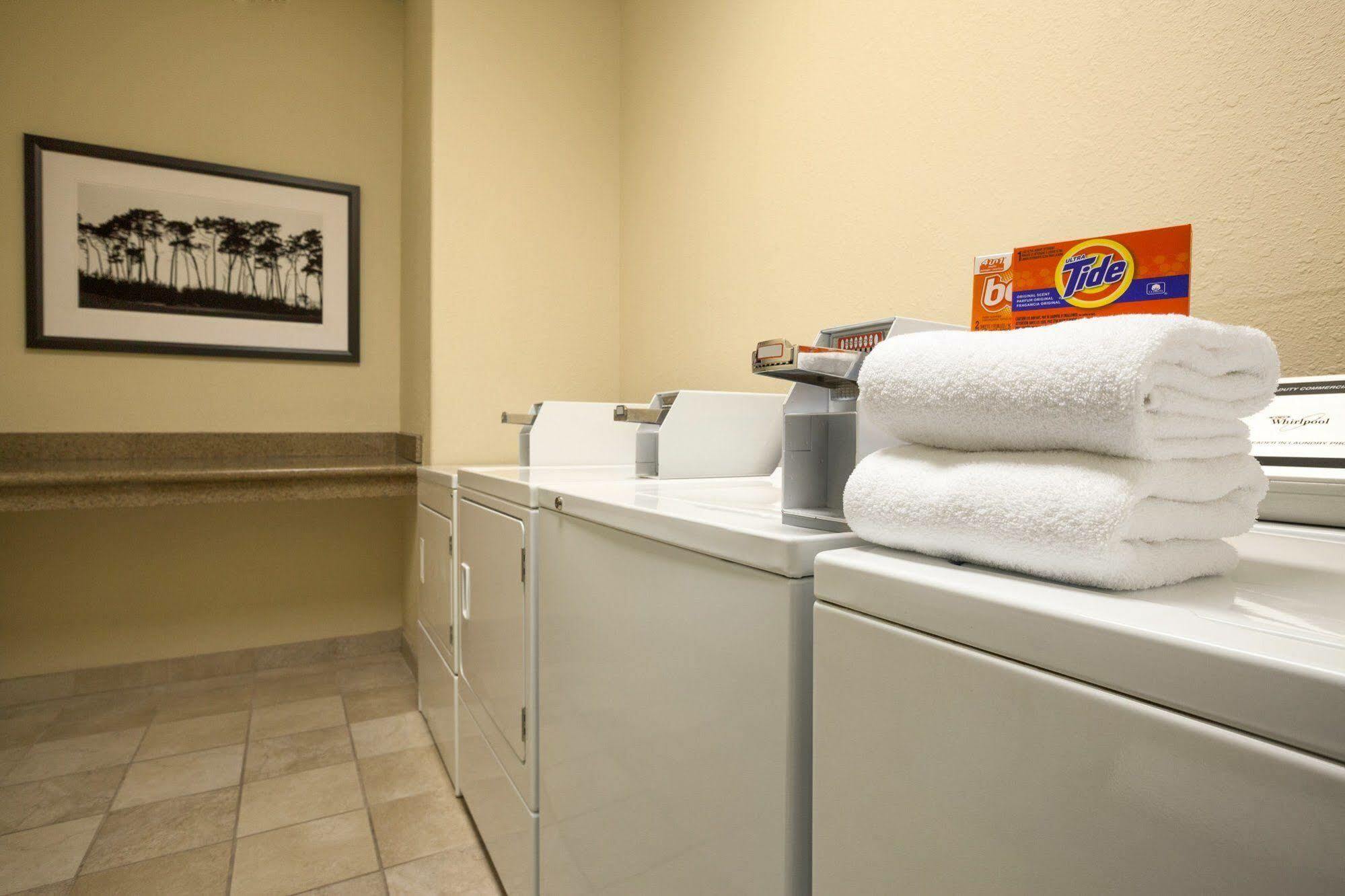 Quality Inn & Suites Alexandria Exteriér fotografie